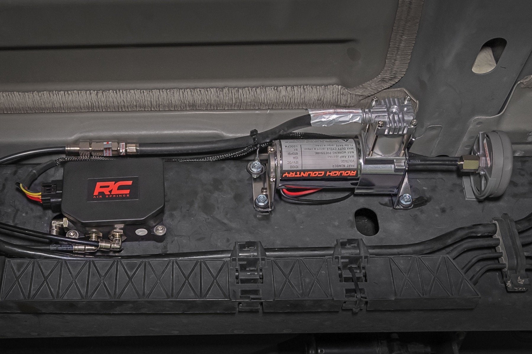 Rough Country Air Spring Kit w/Comp Wireless Controller Ford F250/F350 17-22 10021WC