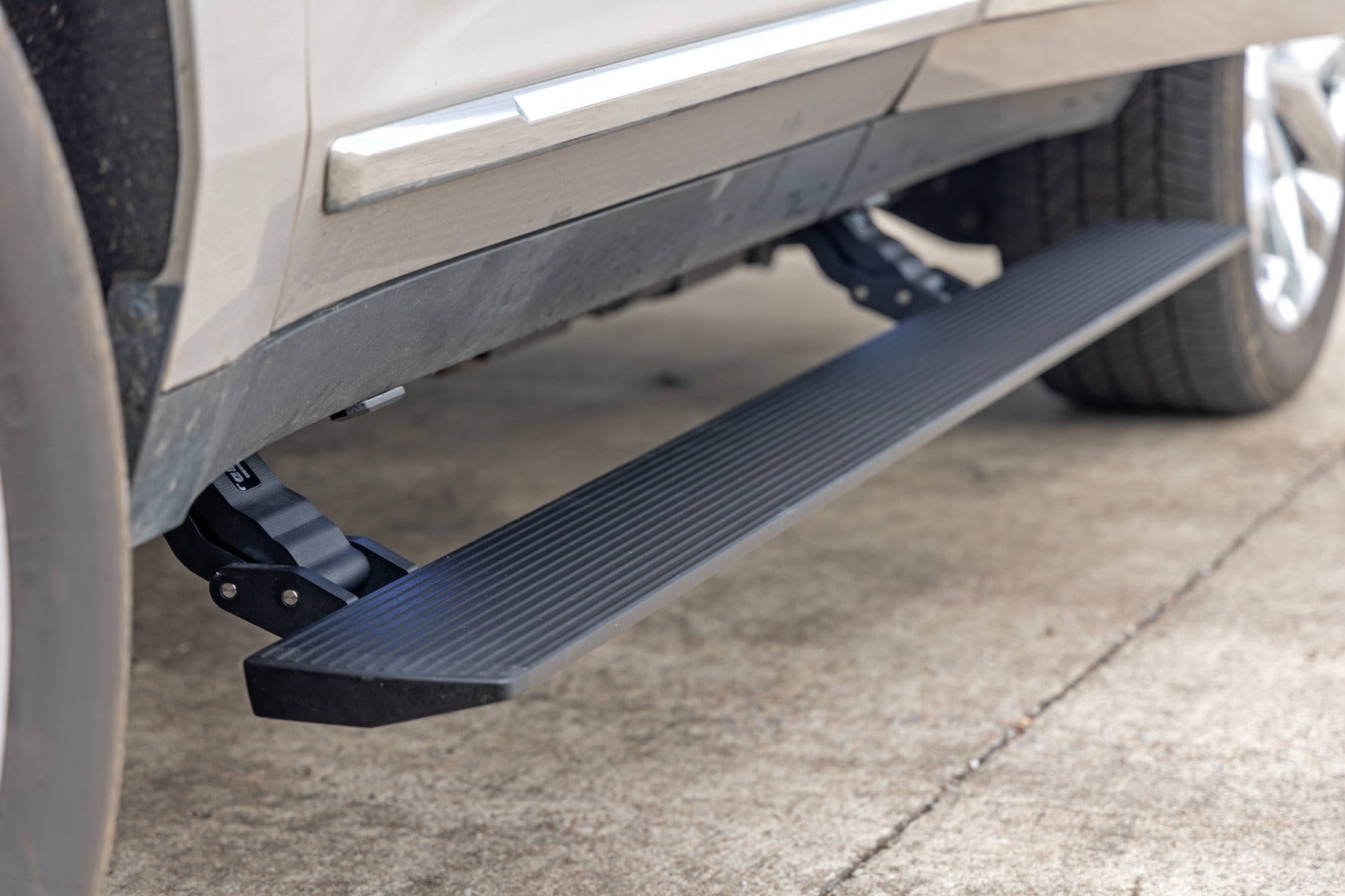 Rough Country Power Running Boards Dual Motor Chevy/GMC Tahoe/Yukon 21-24 PSR055220