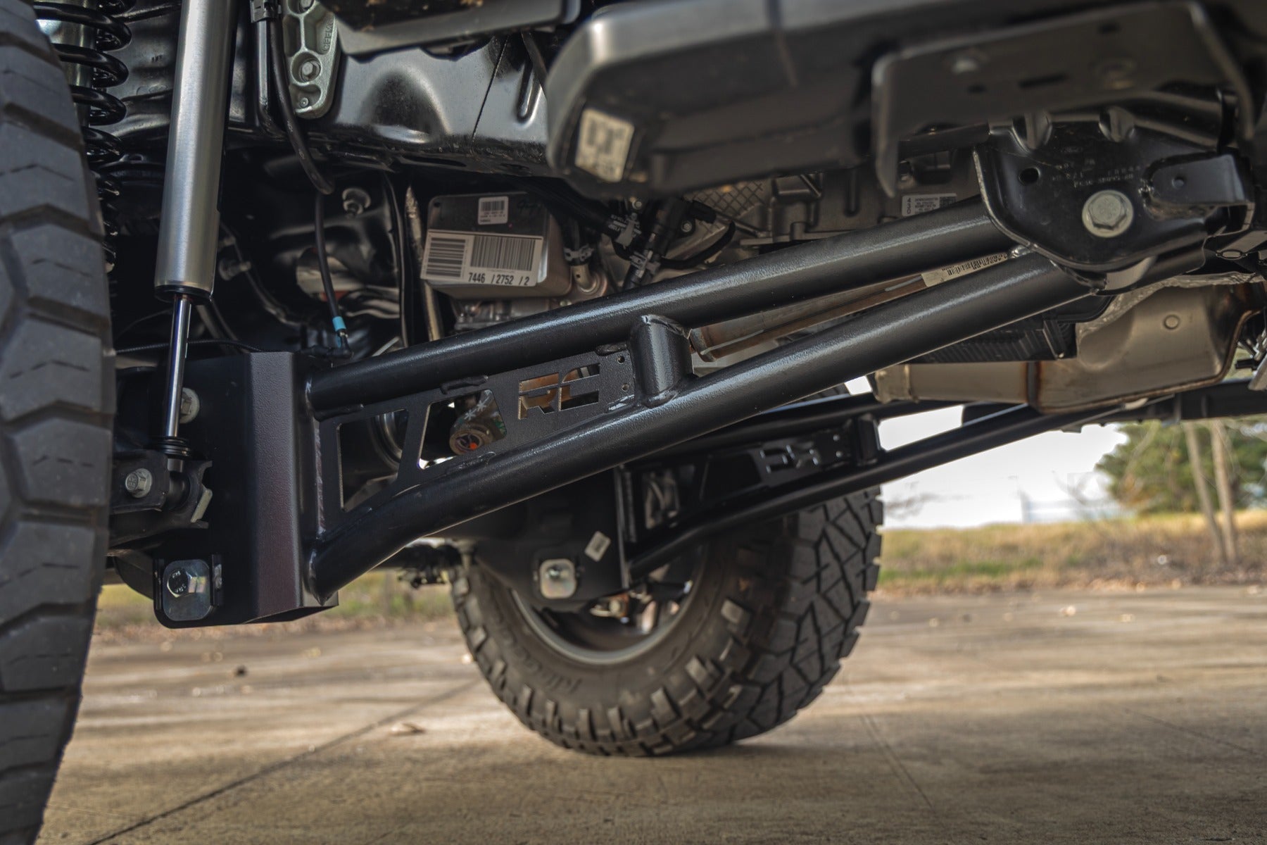 Rough Country 4.5" Lift Kit Radius Arm Diesel M1 for Ford F250/F350 23-26 400340