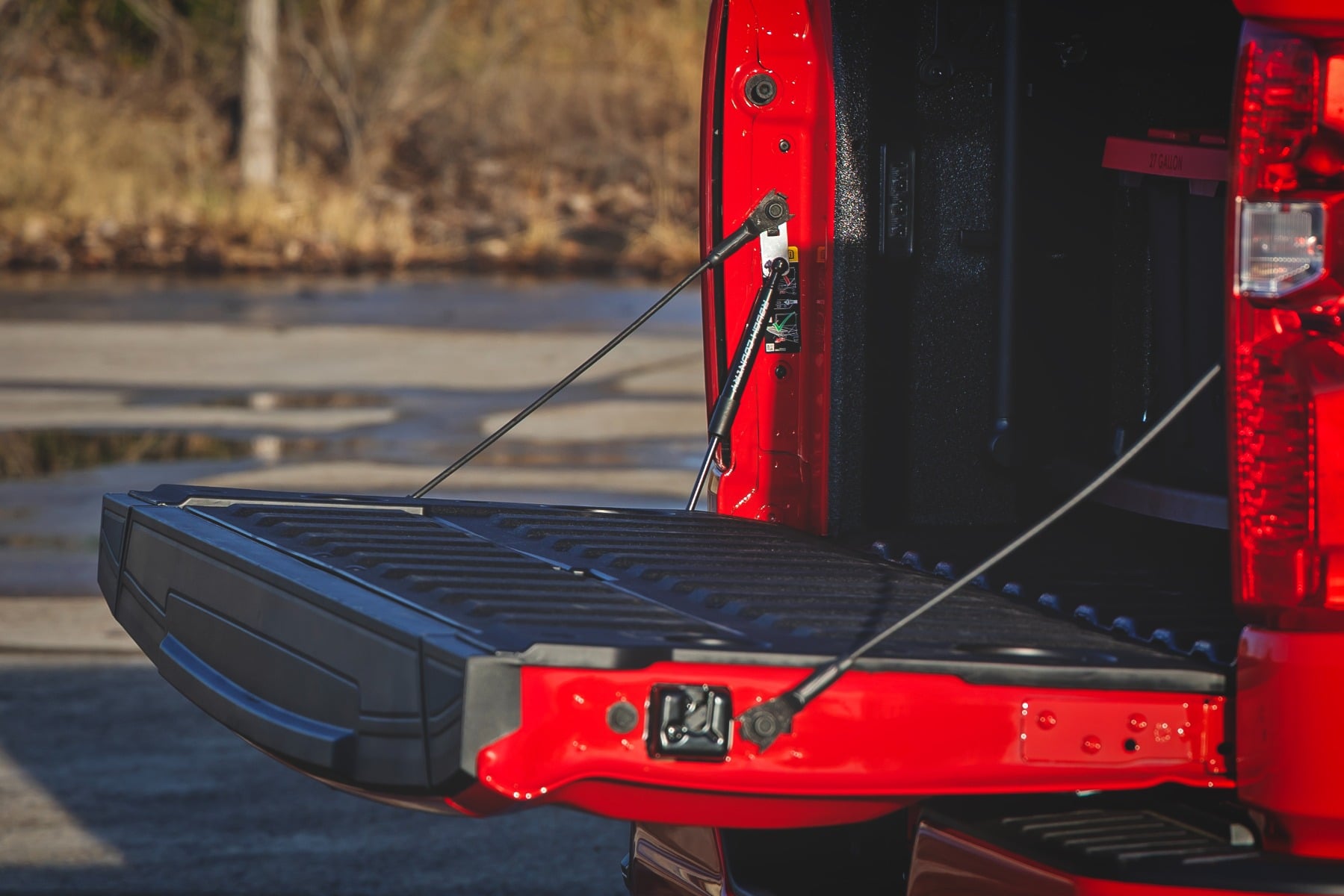 Rough Country Tailgate Assist | Chevy Silverado & GMC Sierra 1500 (2019-2026) 73227