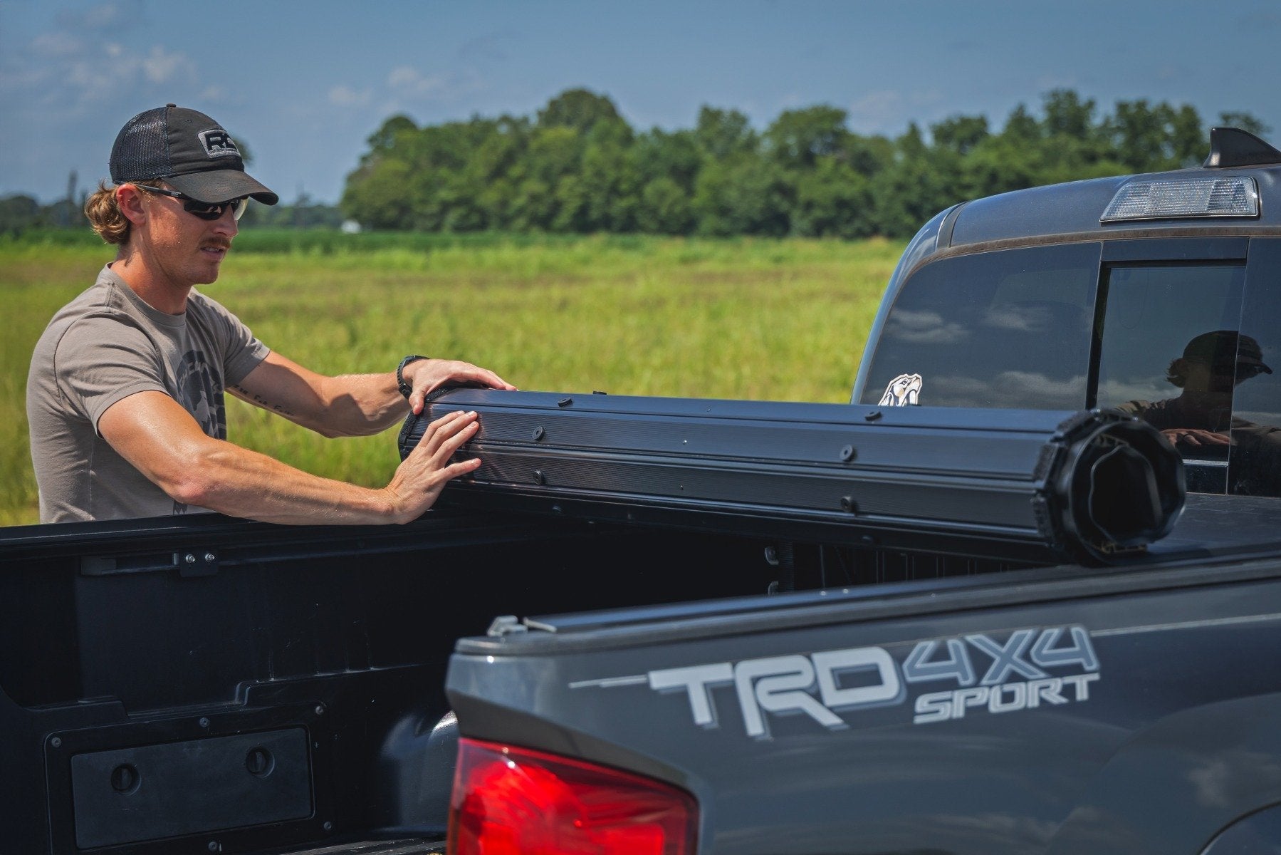 Rough Country Hard Roll Up Bed Cover 5' Bed for Toyota Tacoma 2WD/4WD 2016-2023 50420500