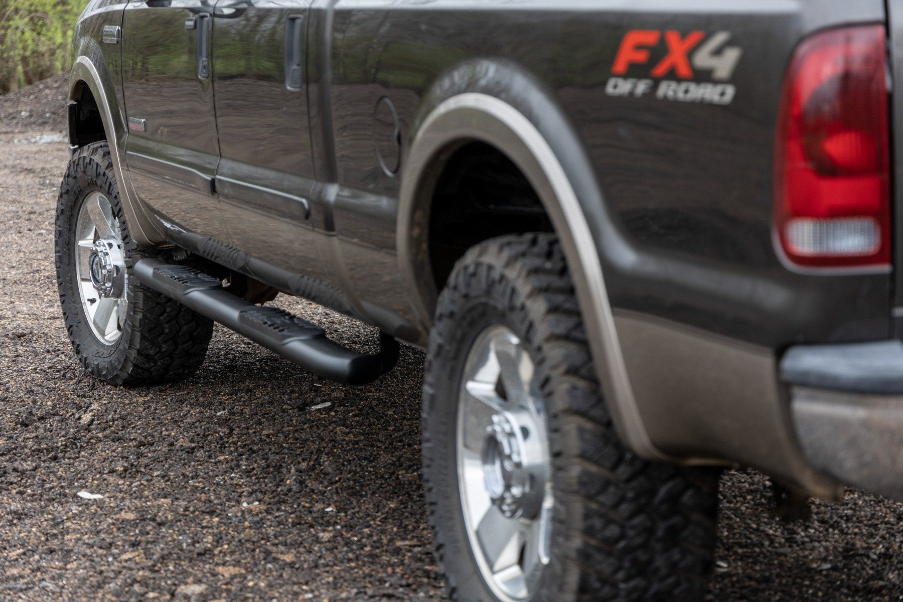 Rough Country Oval Nerf Step Crew Cab Black Ford F250/350 2WD/4WD 99-16 21013