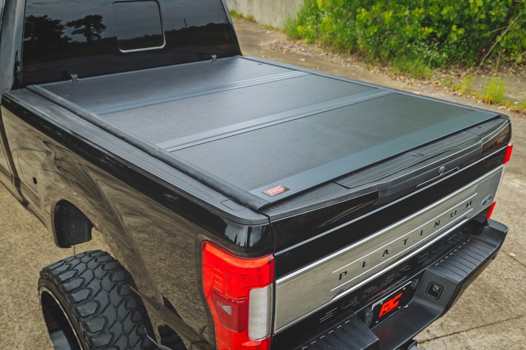 Rough Country Low Profile 6'10" Bed Cover Ford F-250/F-350 Super Duty 17-24 47220651B