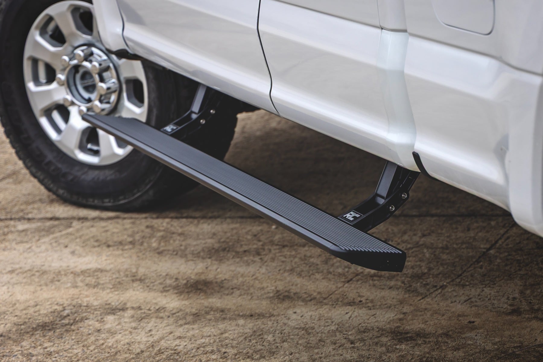 Rough Country Power Running Boards HT-Series Super Cab for F-150/Lightning 15-26 ESR71525
