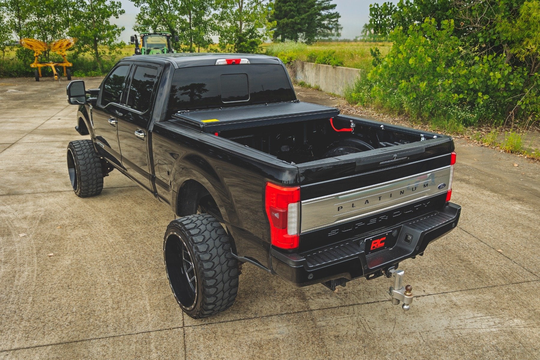 Rough Country Low Profile 6'10" Bed Cover Ford F-250/F-350 Super Duty 17-24 47220651B