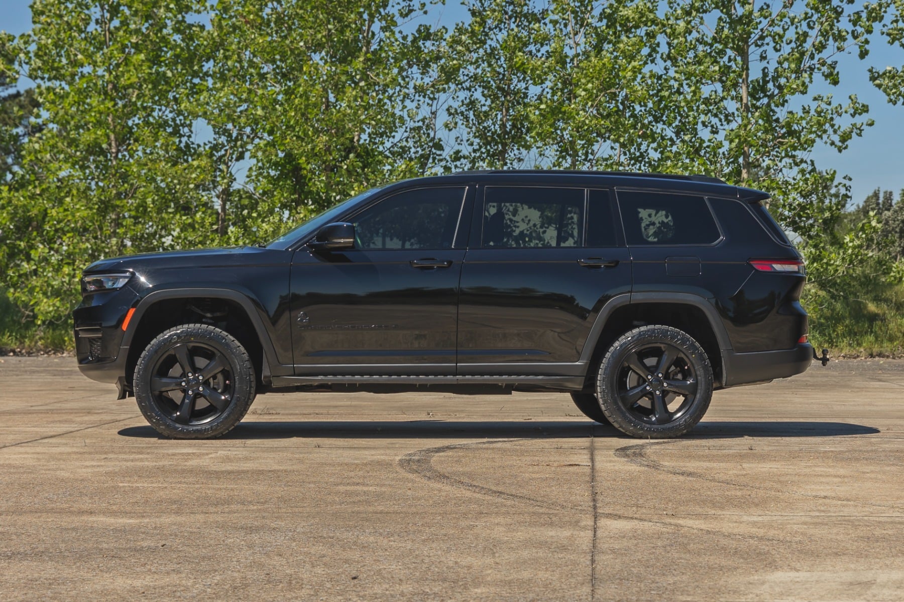 Rough Country 2" Lift Kit for Jeep Grand Cherokee L 21-26 W/O Air Suspension 68400