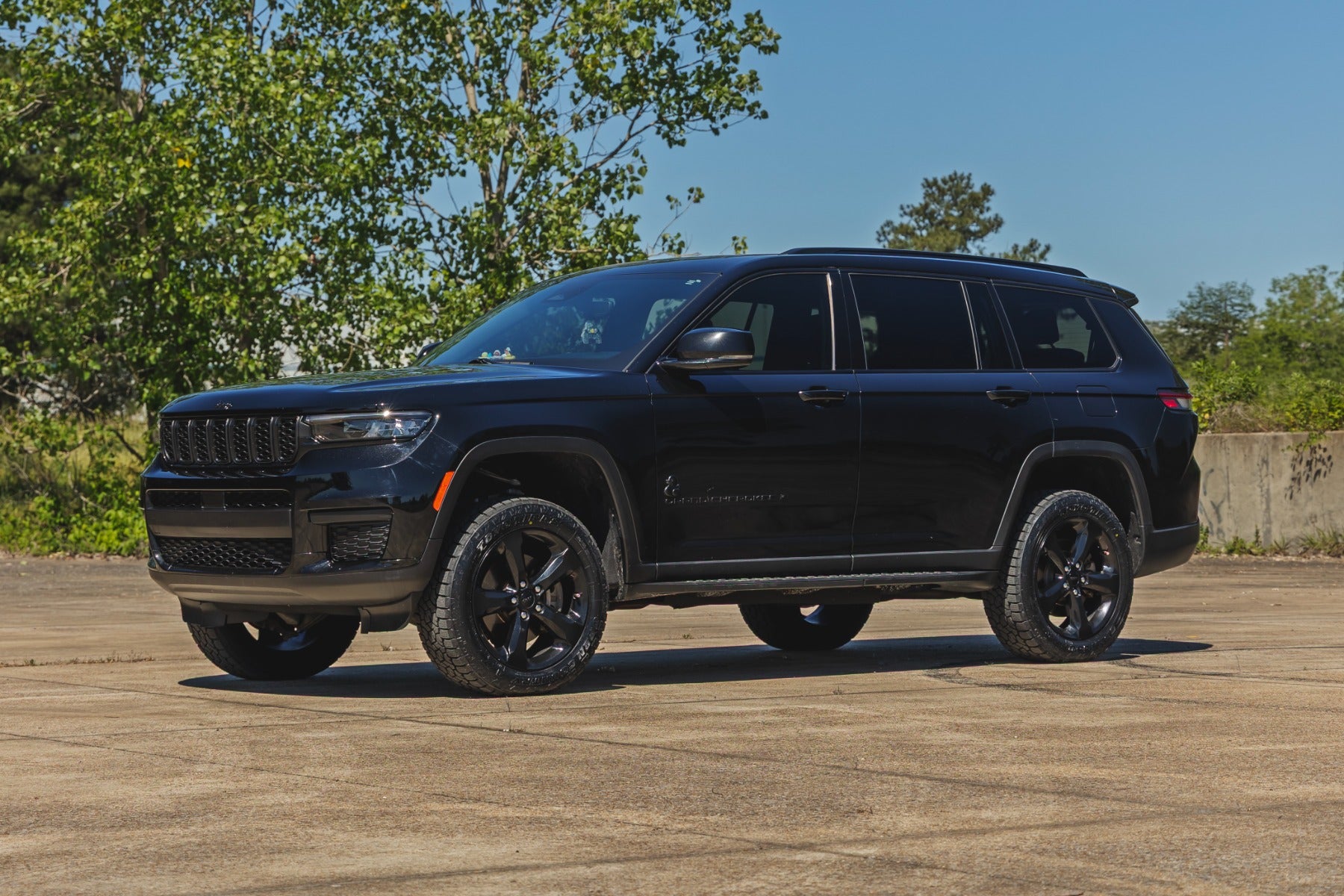 Rough Country 2" Lift Kit for Jeep Grand Cherokee L 21-26 W/O Air Suspension 68400