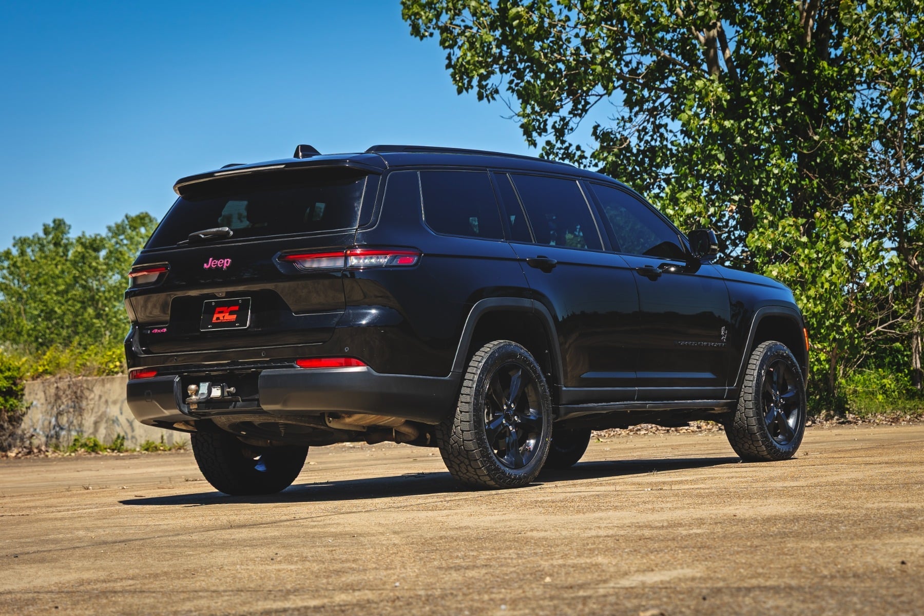 Rough Country 2" Lift Kit for Jeep Grand Cherokee L 21-26 W/O Air Suspension 68400