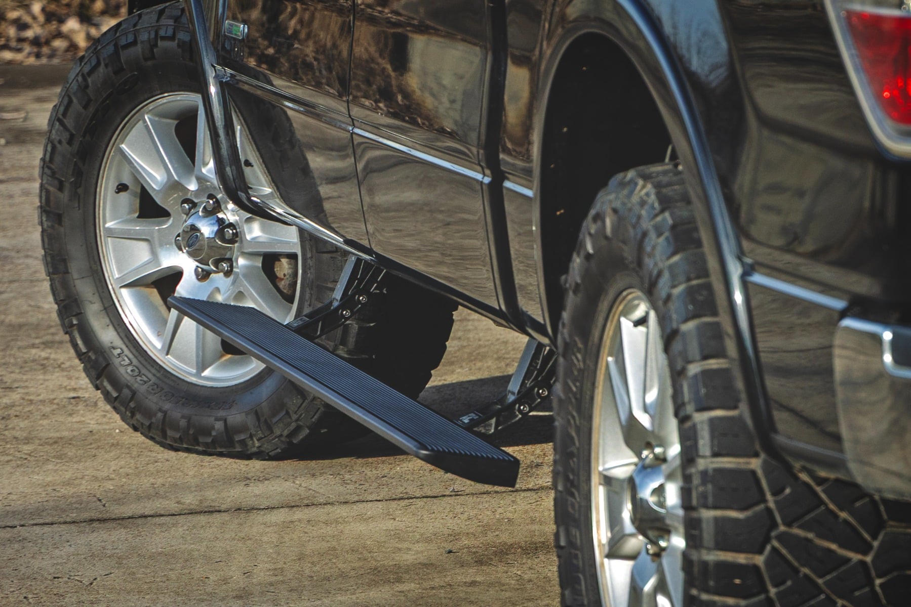 Rough Country Power Running Boards | Crew Cab | for Ford F-150 (2009-2014) ESR71529