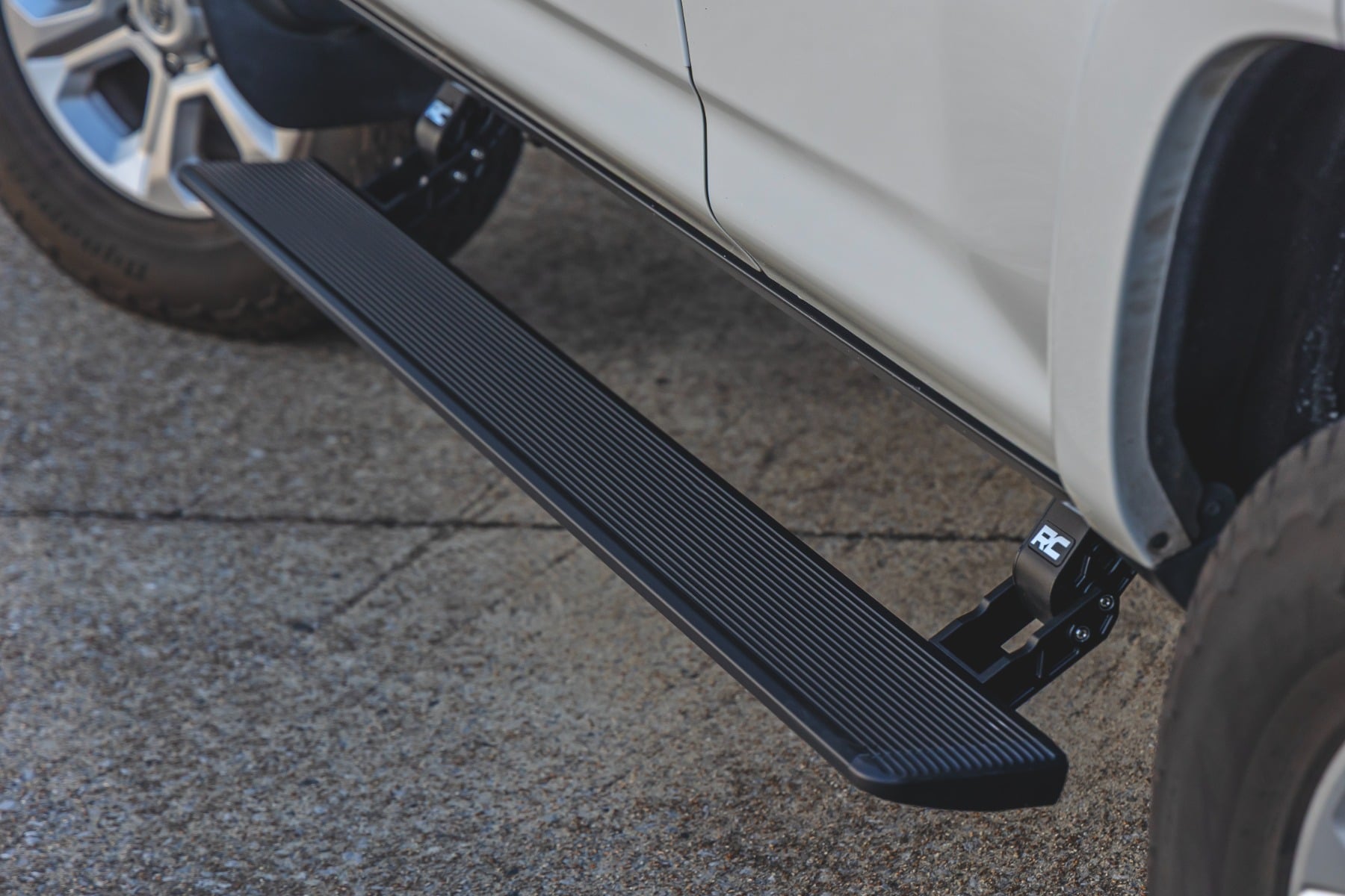 Rough Country Power Running Boards for Toyota 4Runner 2WD/4WD 2010-2024 ESR621510