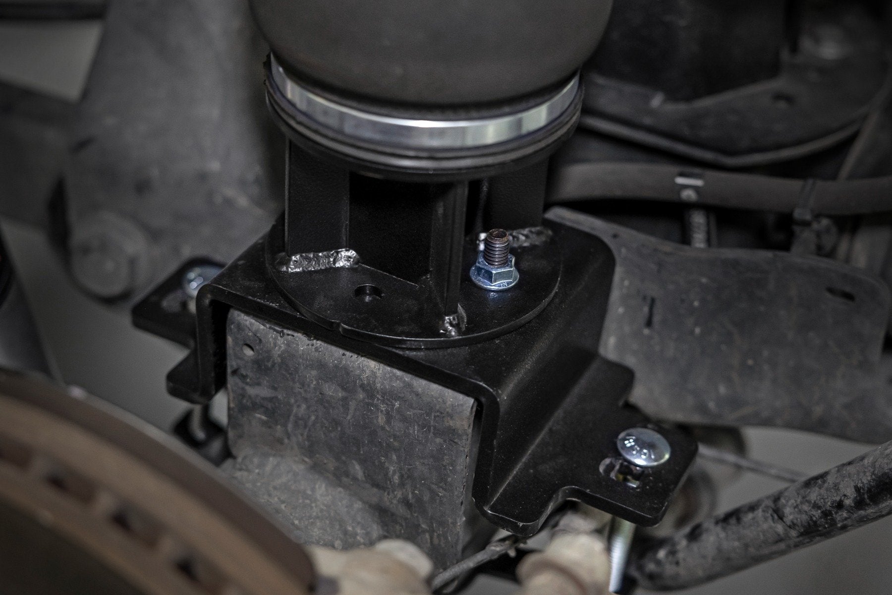 Rough Country Air Spring Kit w/ Wireless Controller | for Ram 2500 2WD 14-24 -6