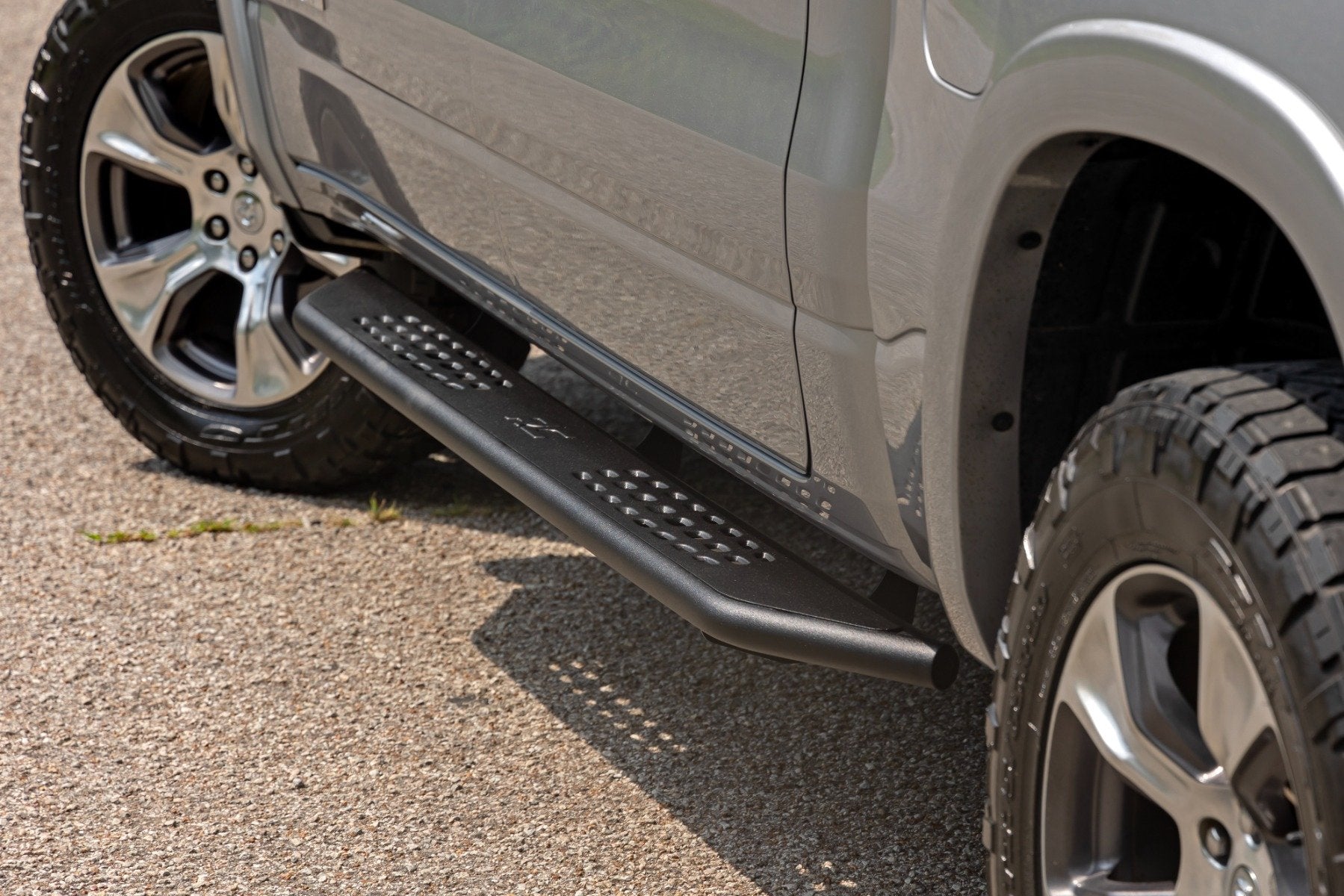 Rough Country HD2 Alum Running Boards Ext Cab Chevy/GMC 1500/2500HD/3500HD 07-19 14008
