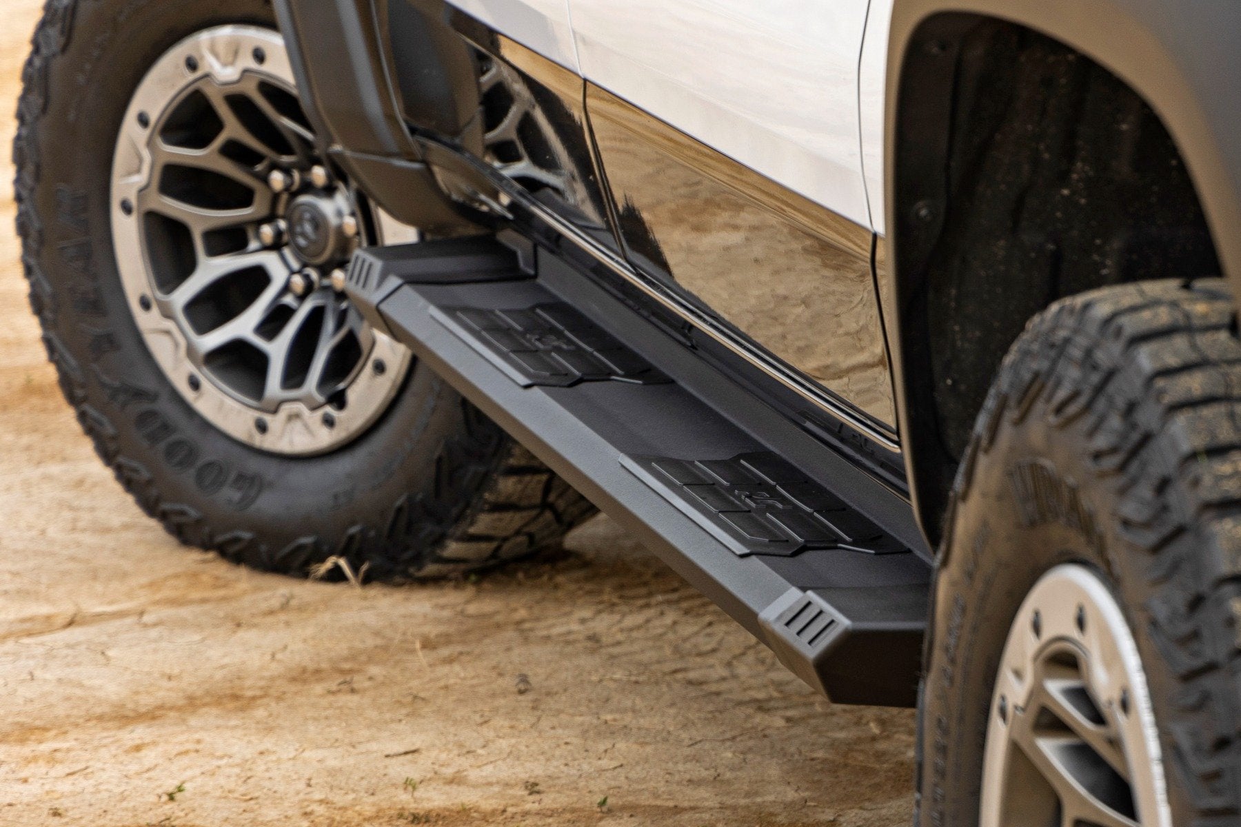 Rough Country HD2 Aluminum Running Boards Crew Cab Ram 1500 19-24 TRX 21-24 SRB01950A