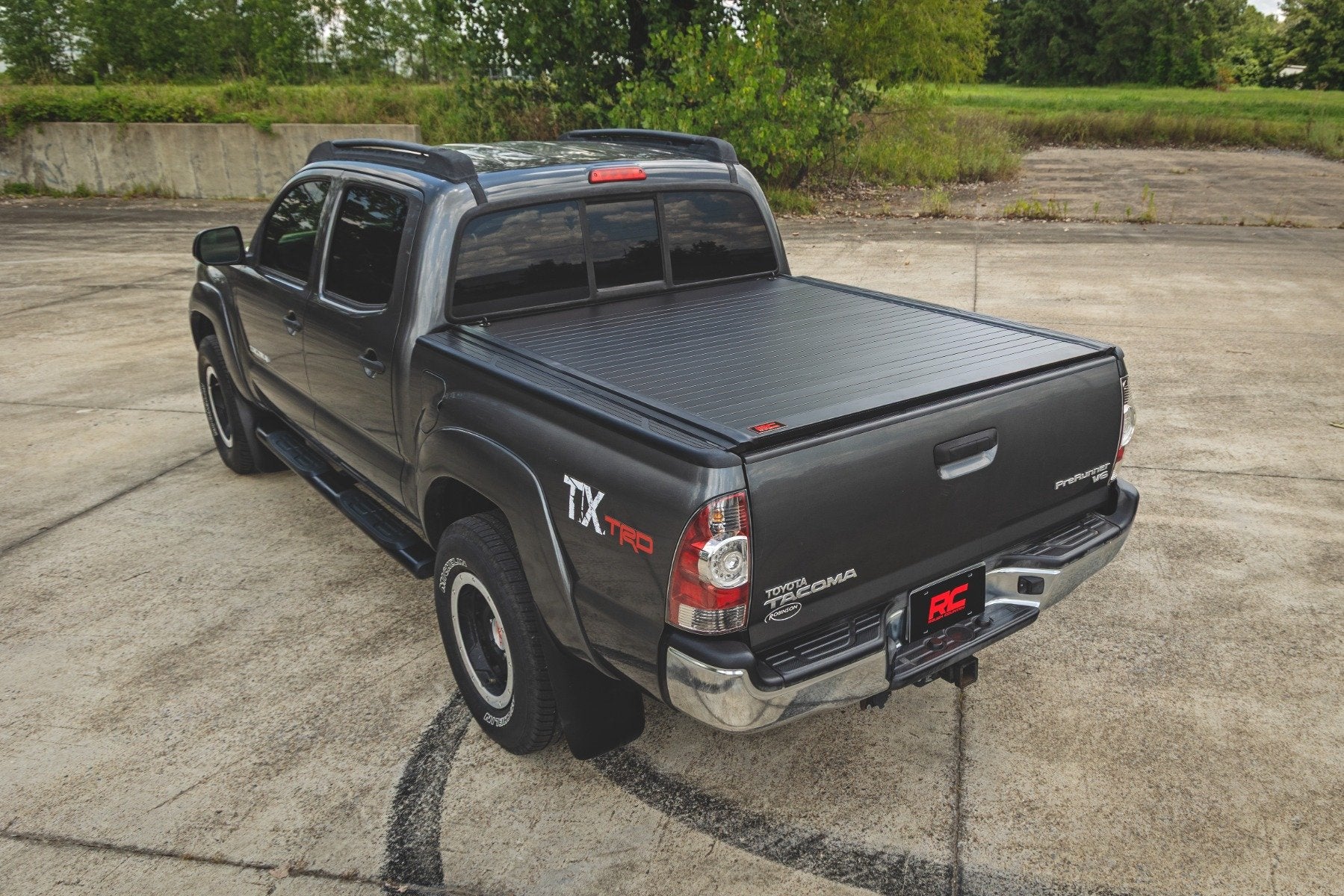 Rough Country Hard Roll Up Bed Cover | 5' Bed | for Toyota Tacoma (2005-2015) 50415500