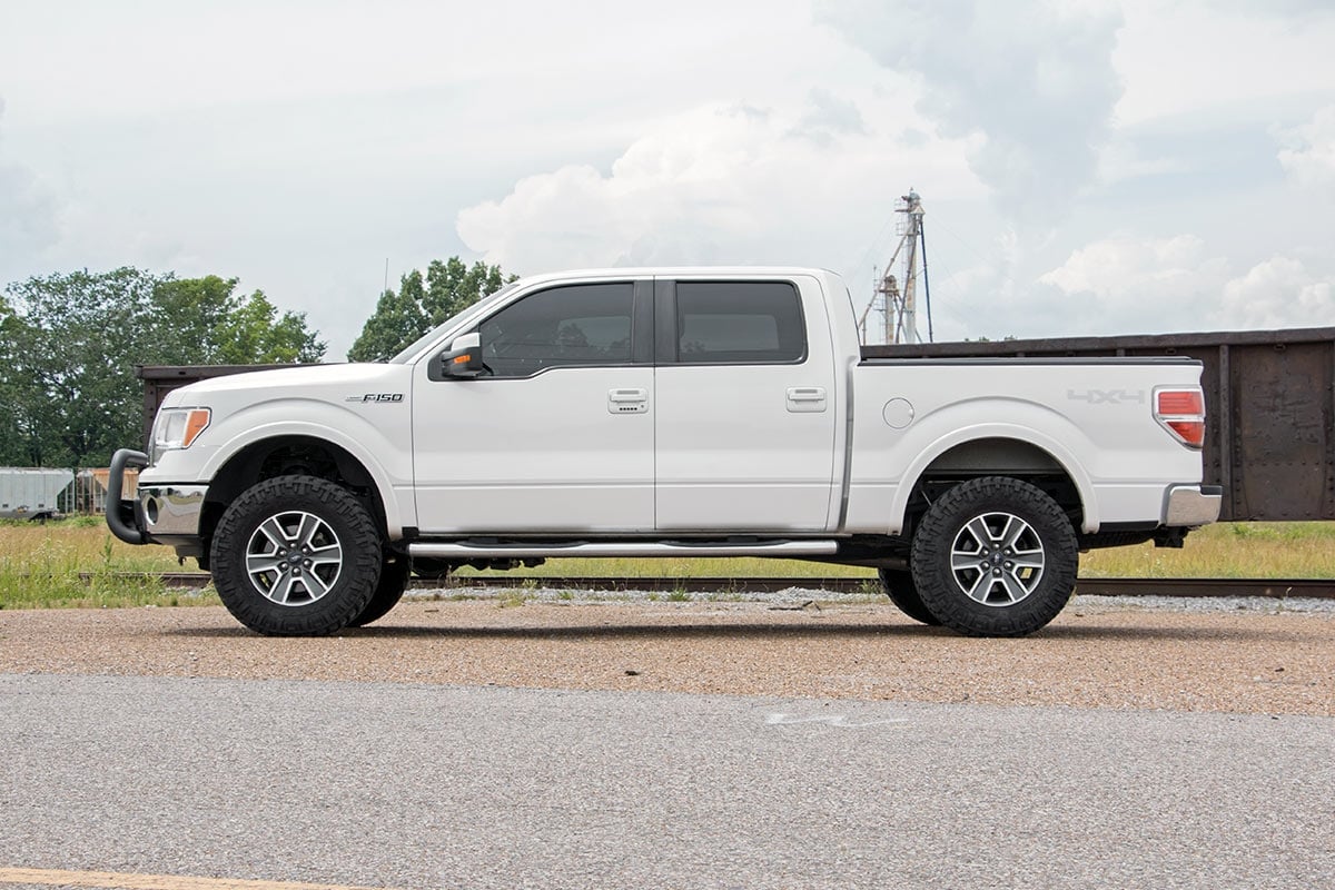 Rough Country 3" Lift Kit for Ford F-150 4wd 2009-2013 w/M1 Struts 54440RED