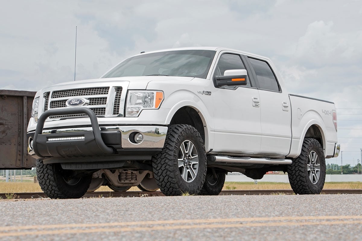 Rough Country 3" Lift Kit for Ford F-150 4wd 2009-2013 w/M1 Struts 54440RED