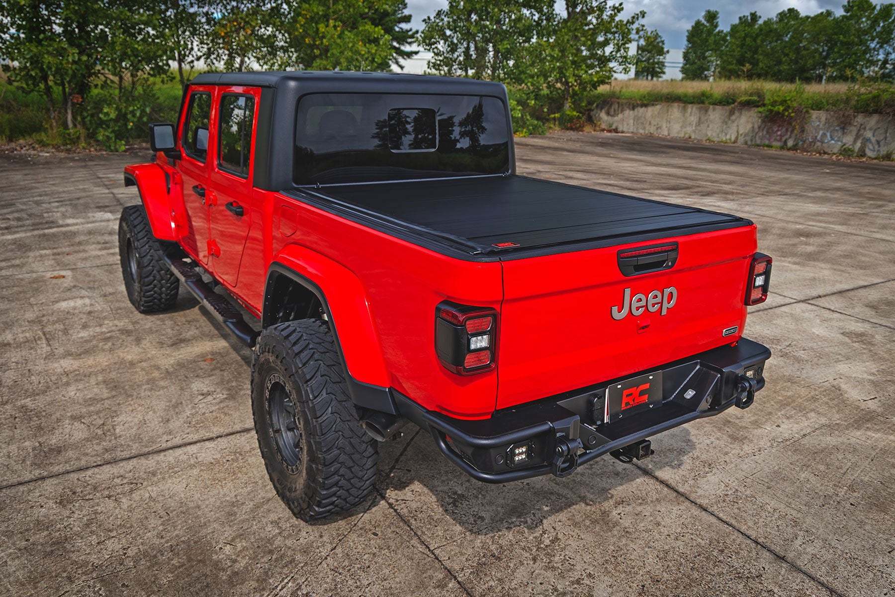 Rough Country Hard Roll Up Bed Cover | 5' Bed | for Jeep Gladiator JT 4WD 20-25 50620500