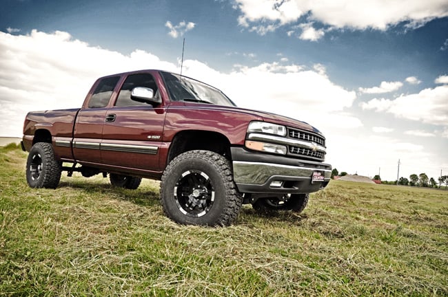 Rough Country 6in Suspension Lift Kit w/V2 Shocks for GM 99-06 1500 PU 2WD 23470