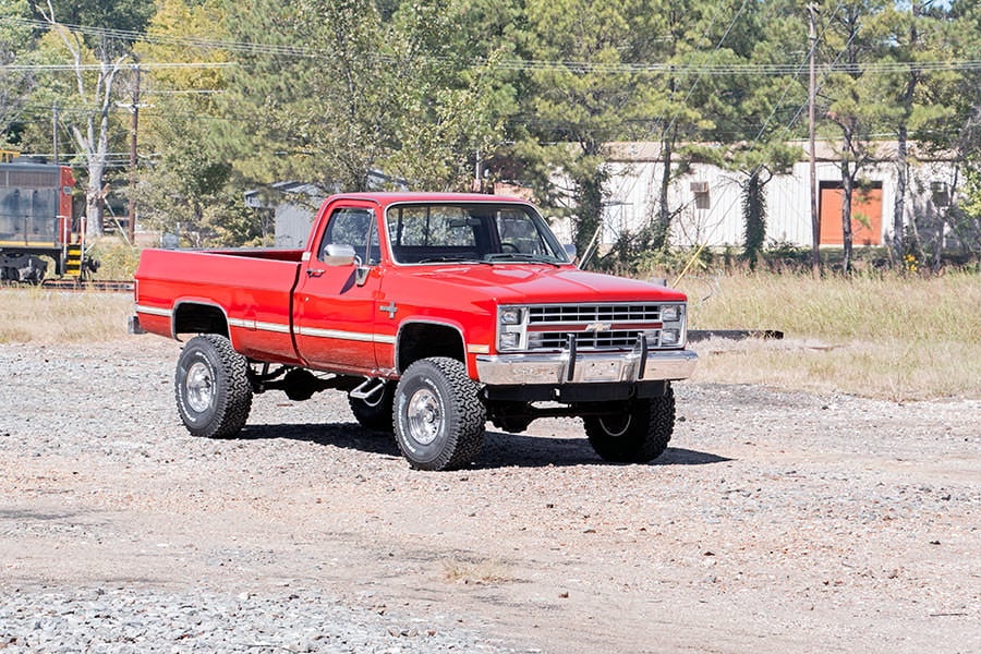 Rough Country 4in GM Suspension Lift Kit System 56in Rear Springs 19730