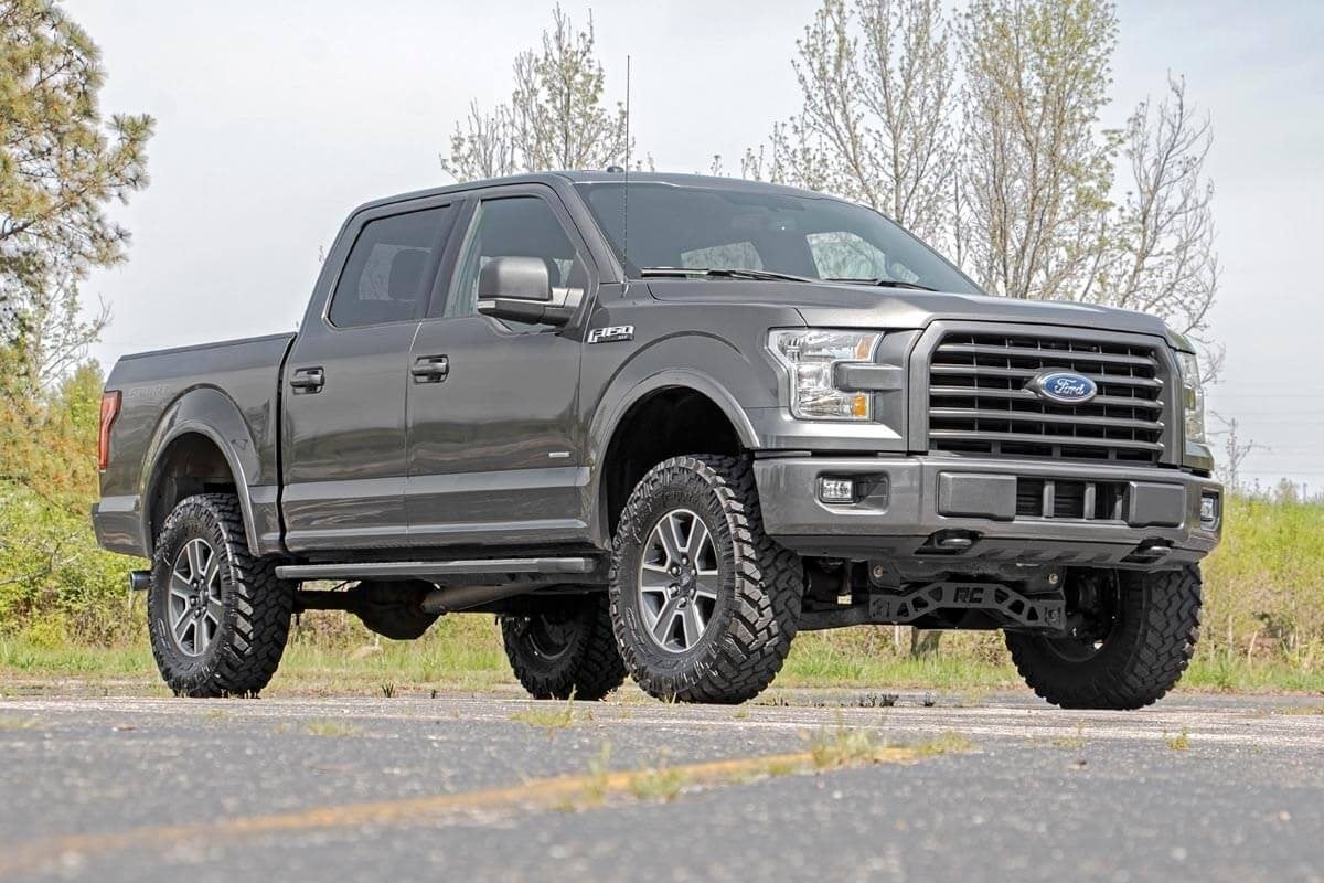 Rough Country 4in for Ford Suspension Lift Kit Lifted Struts 15-20 F-150 4wd 55531