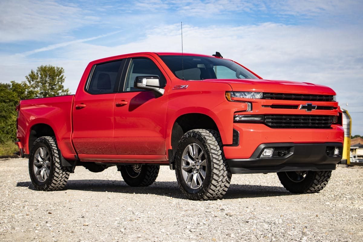 Rough Country 3.5" Lift Kit | M1 | Rear Mono Leaf | Chevy Silverado 1500 22-24 28240RED