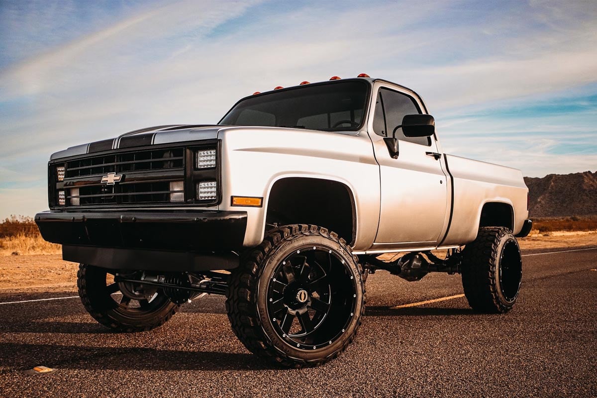 Rough Country 6in GM Suspension Lift Kit System 56in Rear Springs 21430