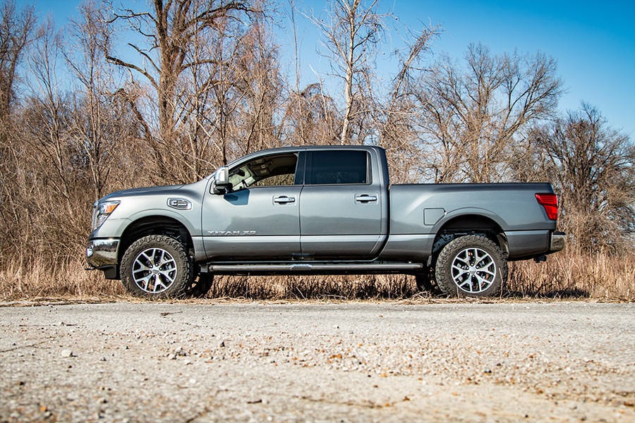 Rough Country 2in Nissan Leveling Lift Kit Red 16-20 Titan XD 2WD/4WD 868RED