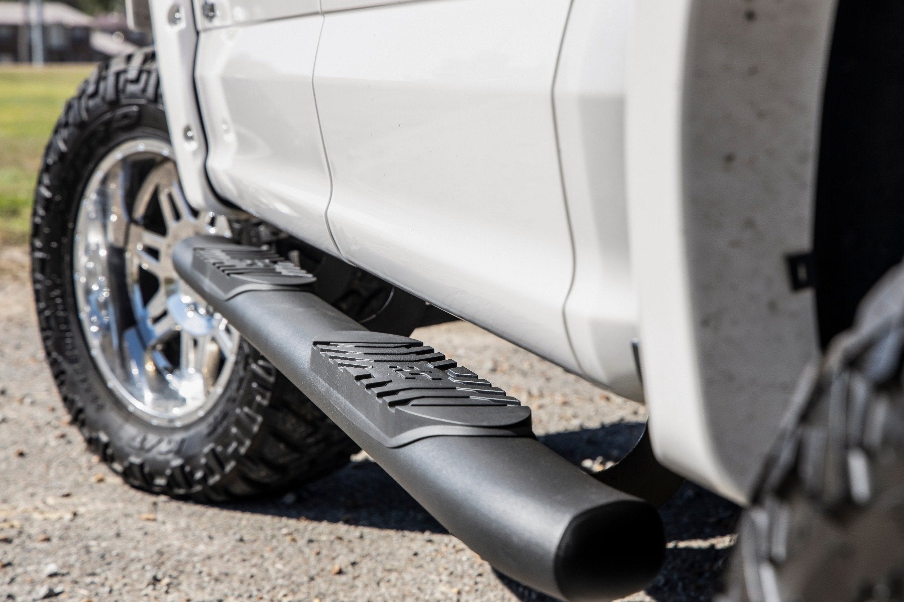 Rough Country Ford Oval Nerf Step Bars 15-20 F-150 SuperCrew Cab 21005