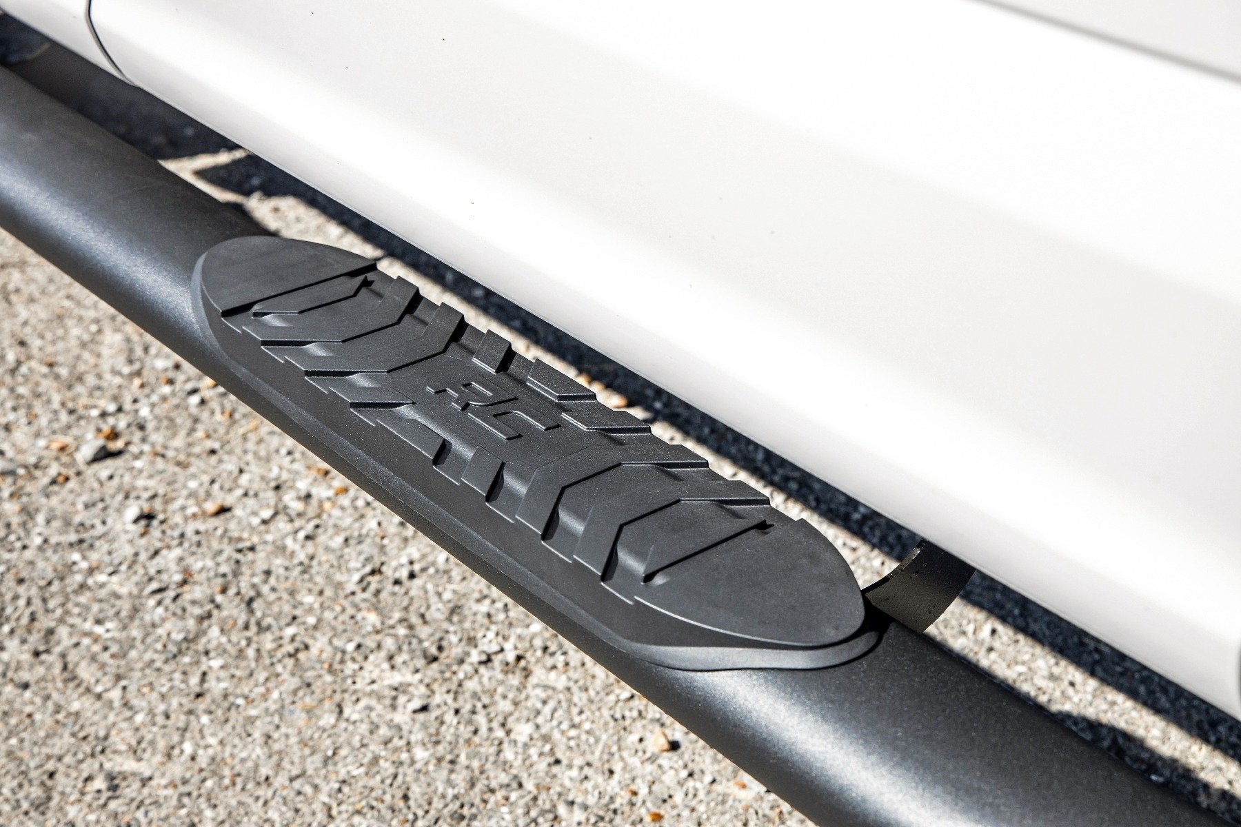 Rough Country Ford Oval Nerf Step Bars 15-20 F-150 SuperCrew Cab 21005
