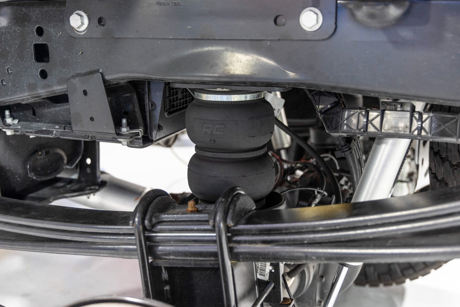 Rough Country Air Spring Kit w/Comp Wireless Controller for Ford F250/F350 17-25