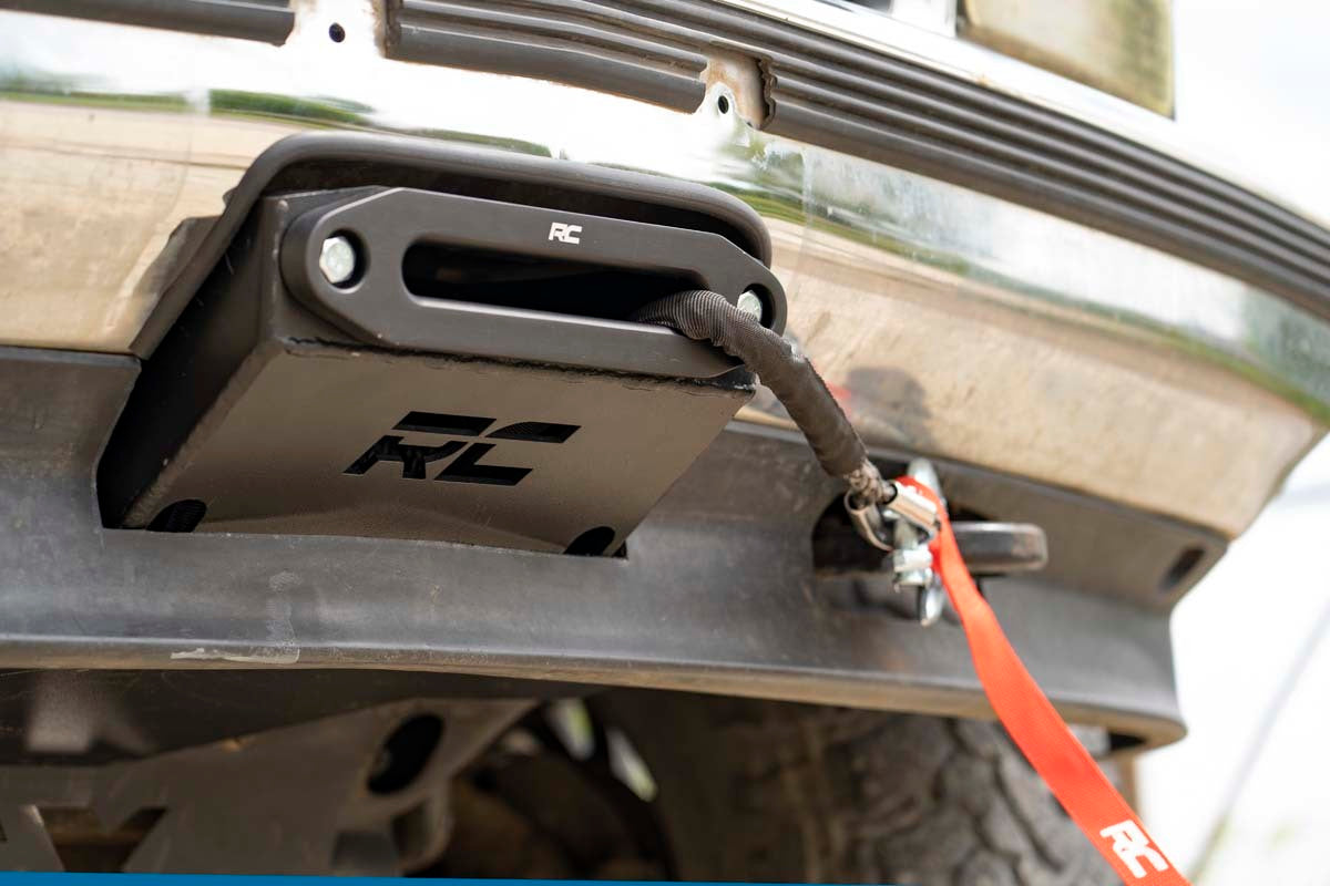Rough Country GM Hidden Winch Mounting Plate 88-98 1500 PU / 95-99 Tahoe 11008