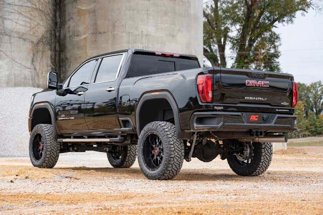 Rough Country 7" Lift Kit NTD w/ Overloads Chevy/GMC 2500/3500HD 4WD 20-25 111130