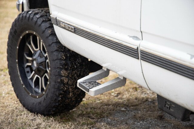 Single Hoop Step Alum Pair (Chevy/Ford/GMC/Ram) - -1