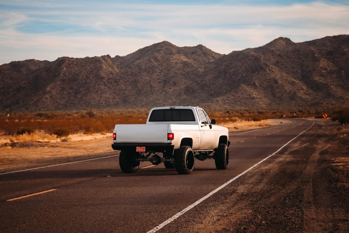 Rough Country 6in GM Suspension Lift System 52in Rear Springs -5