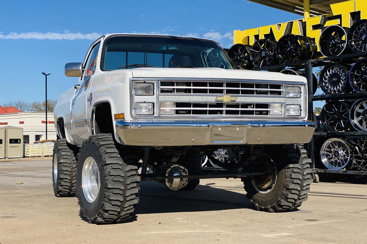 Rough Country 6in GM Suspension Lift System 52in Rear Springs -6