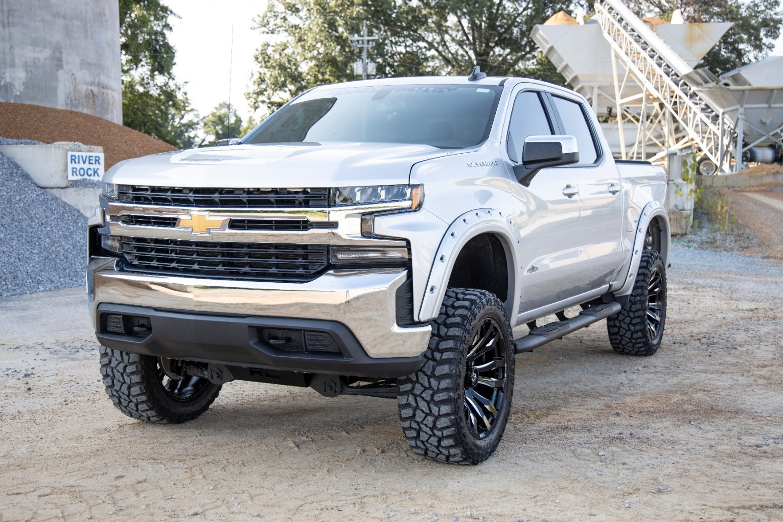 Rough Country GM Oval Nerf Step Bars 19-25 GM 1500/2020 2500HD/3500 HD CREW CAB 21002