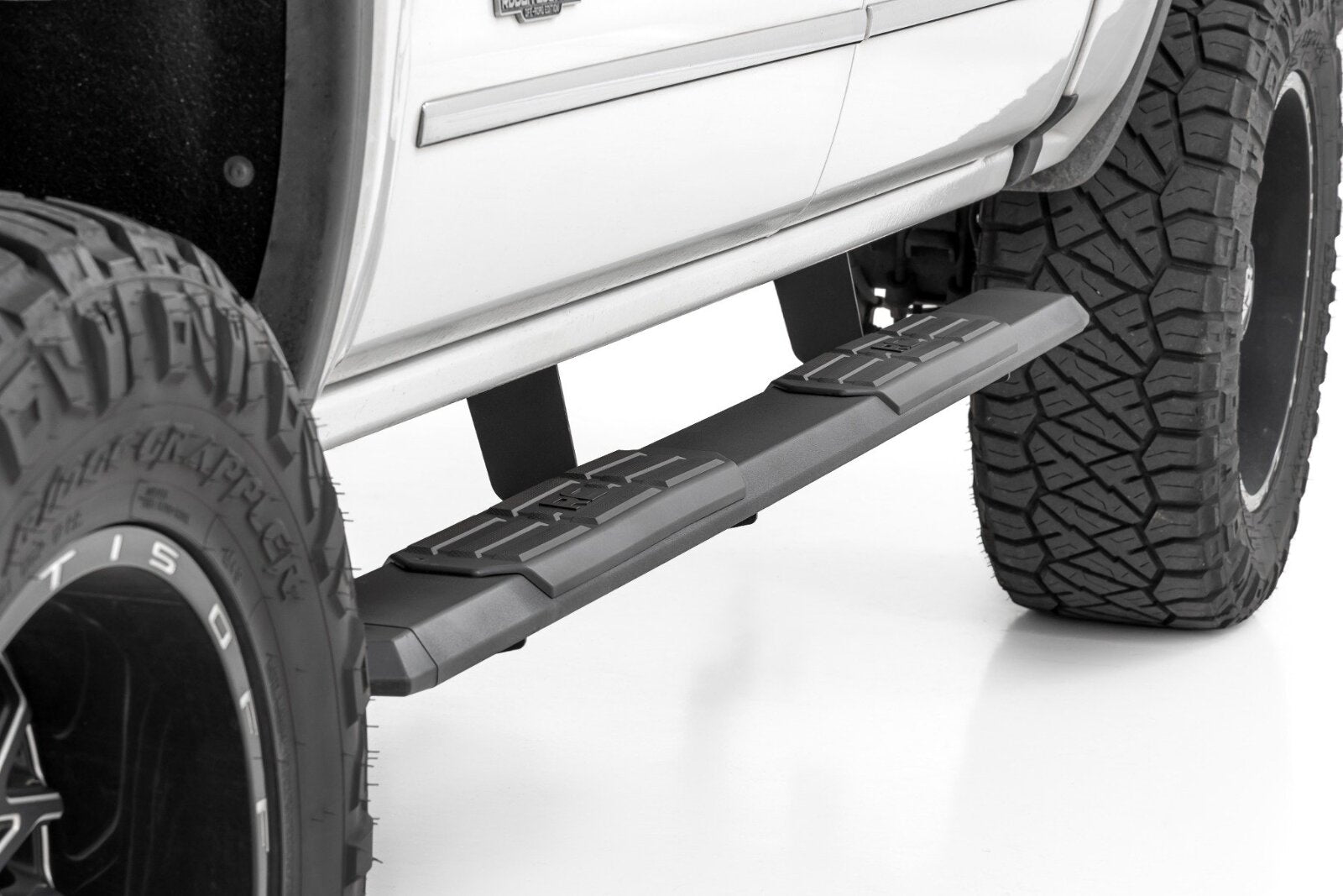 Rough Country TR2 Running Boards | Chevy/GMC 1500/2500HD/3500HD 07-19 & Classic 25000