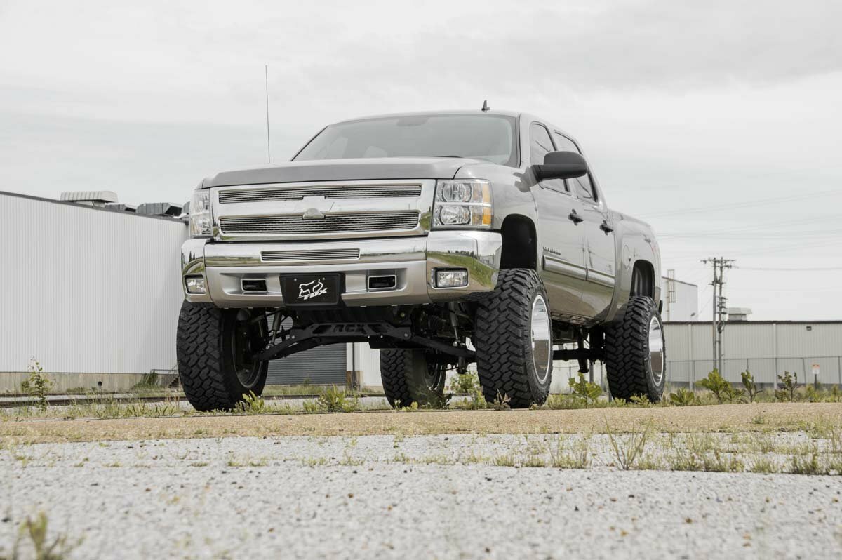 Rough Country 7.5 Inch Lift Kit M1 Struts/M1 Chevy/GMC 1500 07-13 4WD -2