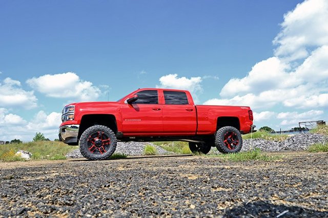 Rough Country 7in GM Lift Kit Lifted Struts 14-18 1500 PU 4wd Aluminum 29833