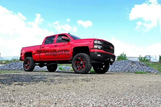 Rough Country 7in GM Lift Kit Lifted Struts 14-18 1500 PU 4wd Aluminum 29833