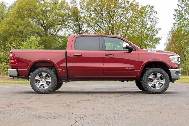 Rough Country 3.5" Lift Kit M1 Struts/M1 for Ram 1500 2019-2025 31440RED