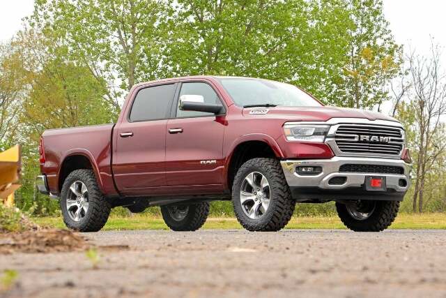 Rough Country 3.5" Lift Kit M1 Struts/M1 for Ram 1500 2019-2025 31440RED
