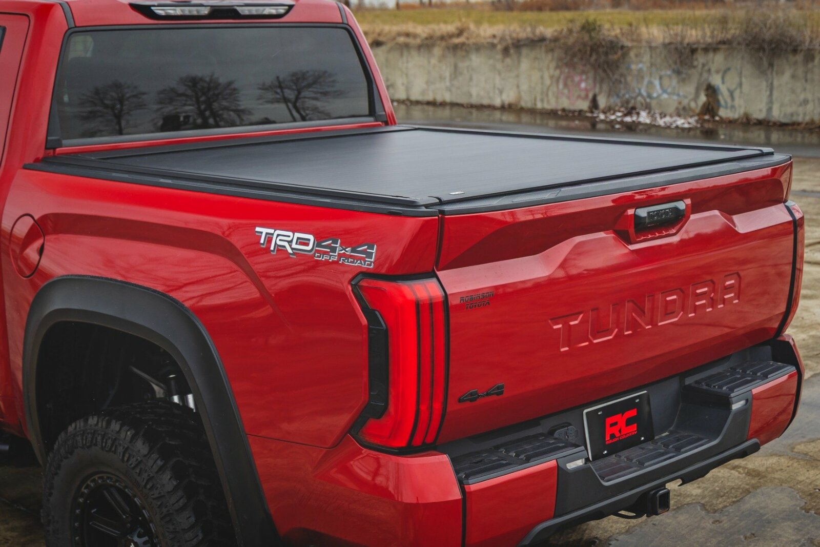 Rough Country Powered Retractable Bed Cover | 5'7" Bed | for Toyota Tundra 22-25 -4