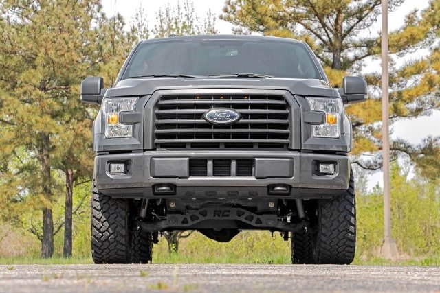 Rough Country 4in for Ford Suspension Lift Kit Lifted Struts 15-20 F-150 4wd 55531