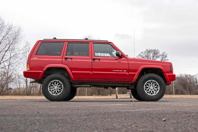 Rough Country 3" Lift Kit Series II RR Springs M1 For Jeep Cherokee XJ 63041