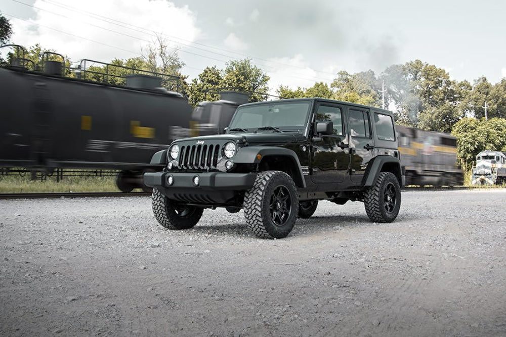 Rough Country 2.5" Suspension Lift Kit w/ Shocks for Jeep Wrangler JKU 07-18 4DR