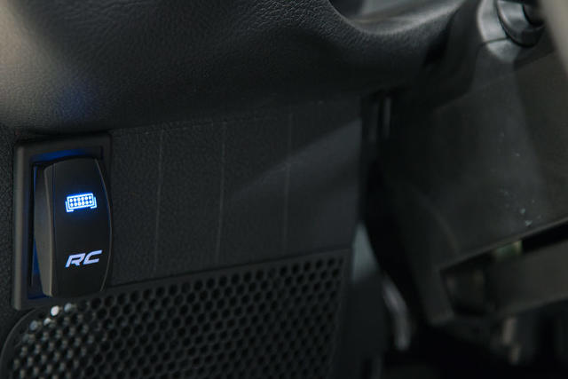 Auxiliary Switch Bezel Single - -4