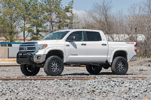 Rough Country 6in Lift Kit w/ Lifted N3 Struts For Toyota 16-21 Tundra 75231