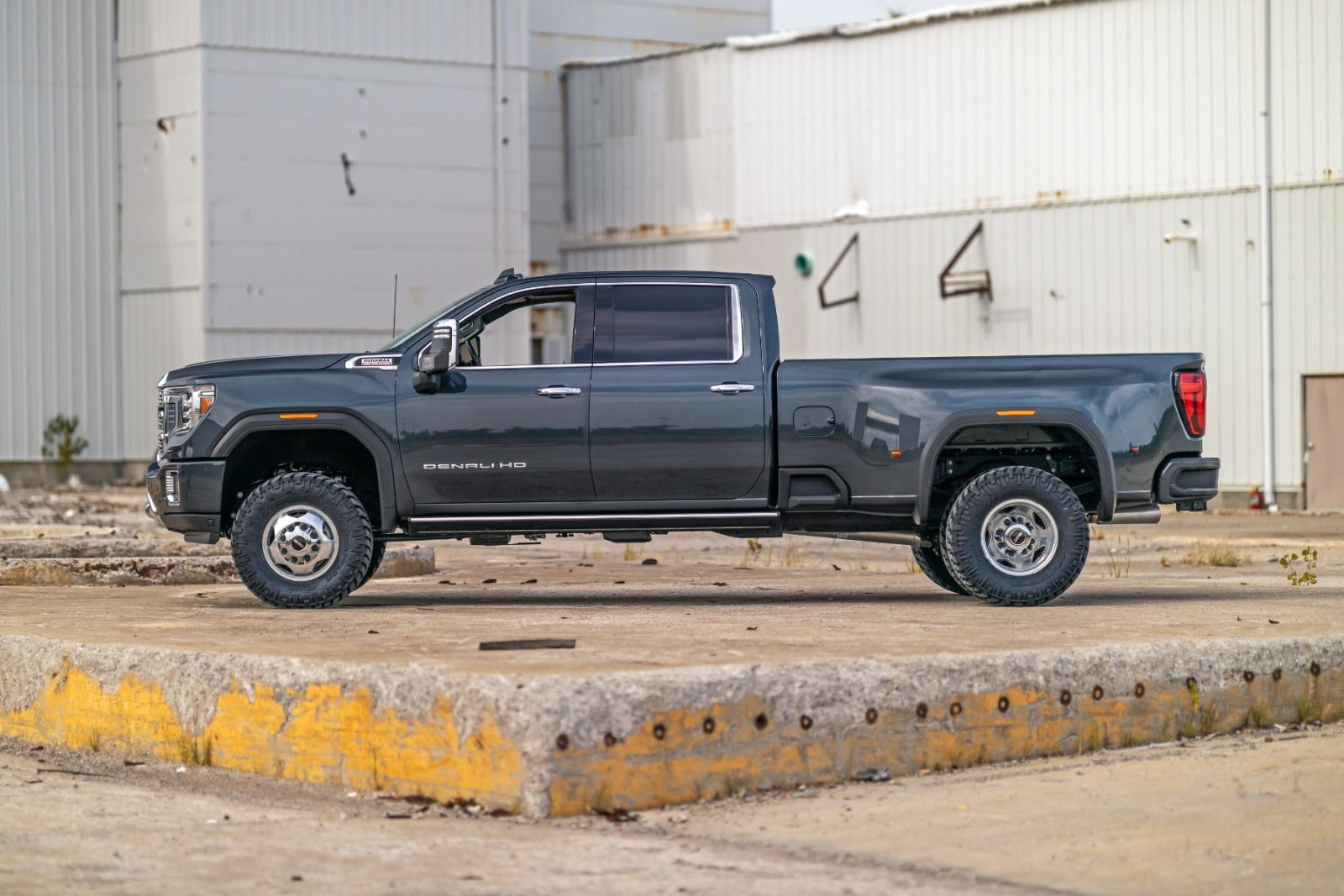 Rough Country 3" Lift Kit W/UCAs M1 Shocks Chevy/GMC 3500HD 20-25 95640 -3