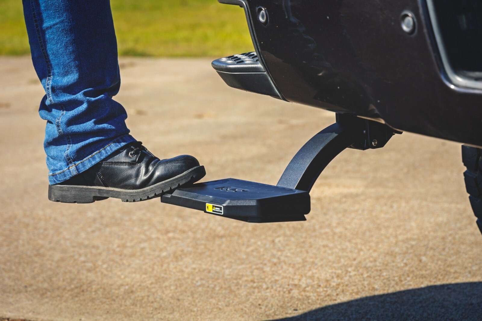 Rough Country Retractable Bed Step Manual Pull Chevy/GMC 2500HD/3500HD (15-19) PW059391